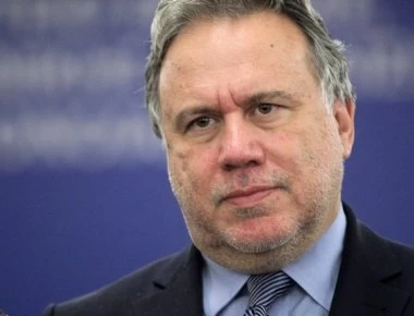 Ο Γιώργος Κατρούγκαλος χρησιμοποίησε το ιστορικό κτίριο του ΥΠΕΞ για φόντο στο προεκλογικό του σποτ (βίντεο)